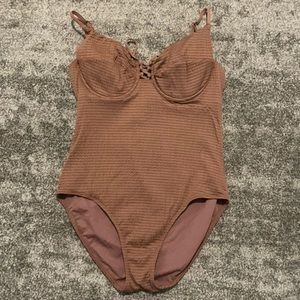 Time & Tru wired cup one piece swimsuit